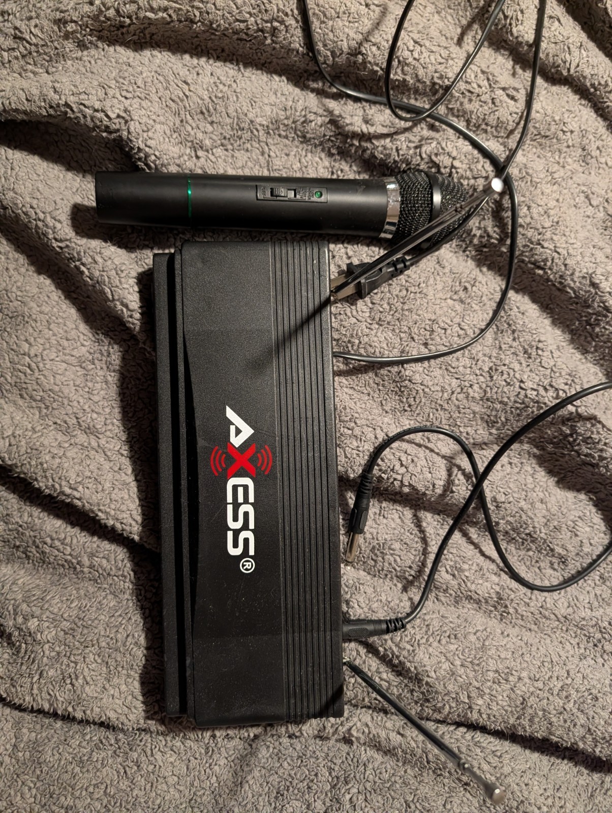 Axess Wireless Microphone System With Cable, Microphone