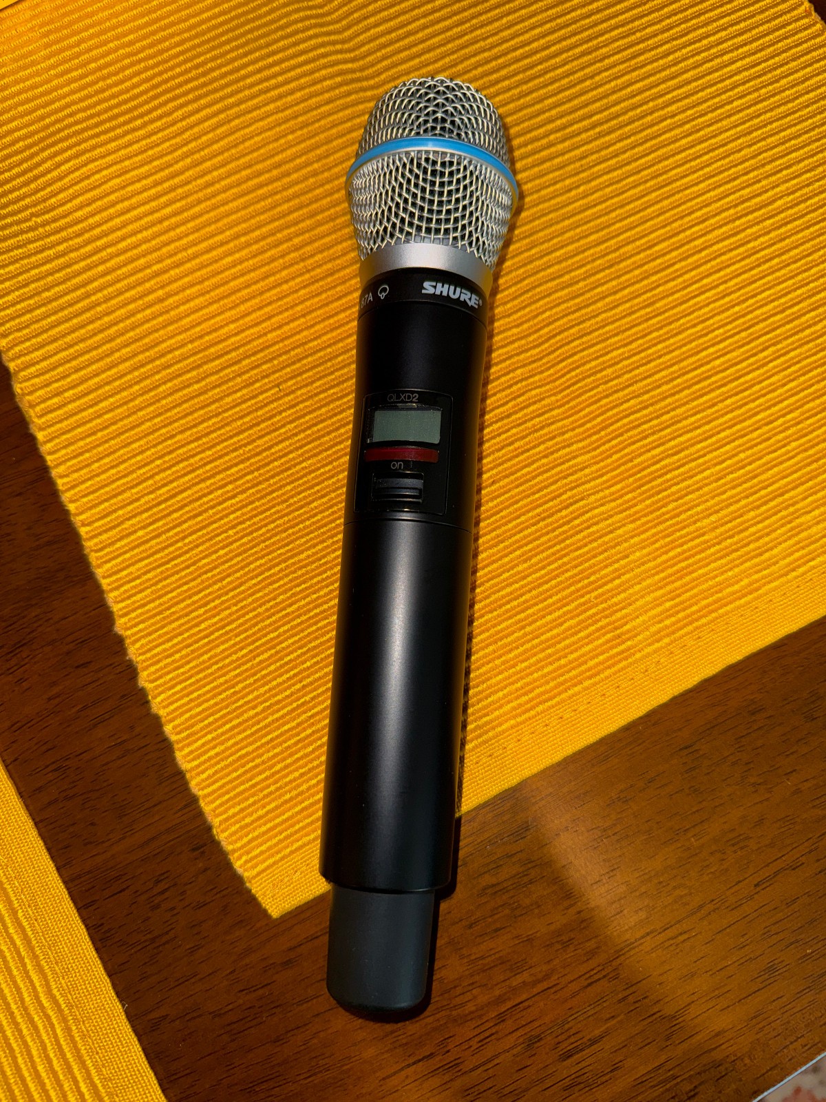 Shure QLXD24/B87A Digital Wireless System with Beta Vocal System