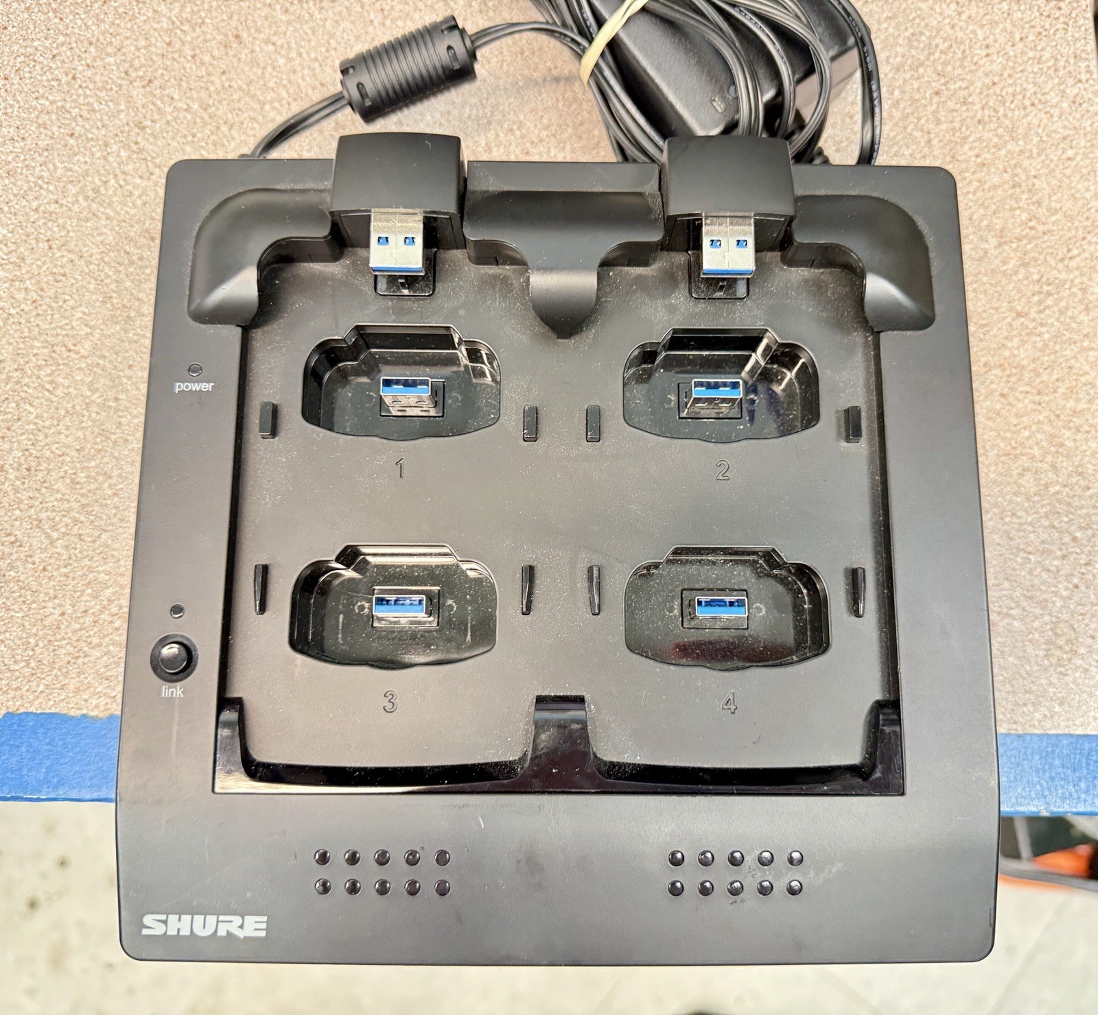 SHURE MXWNCS4 4-Port Networked Charging Station w/AC Adapter