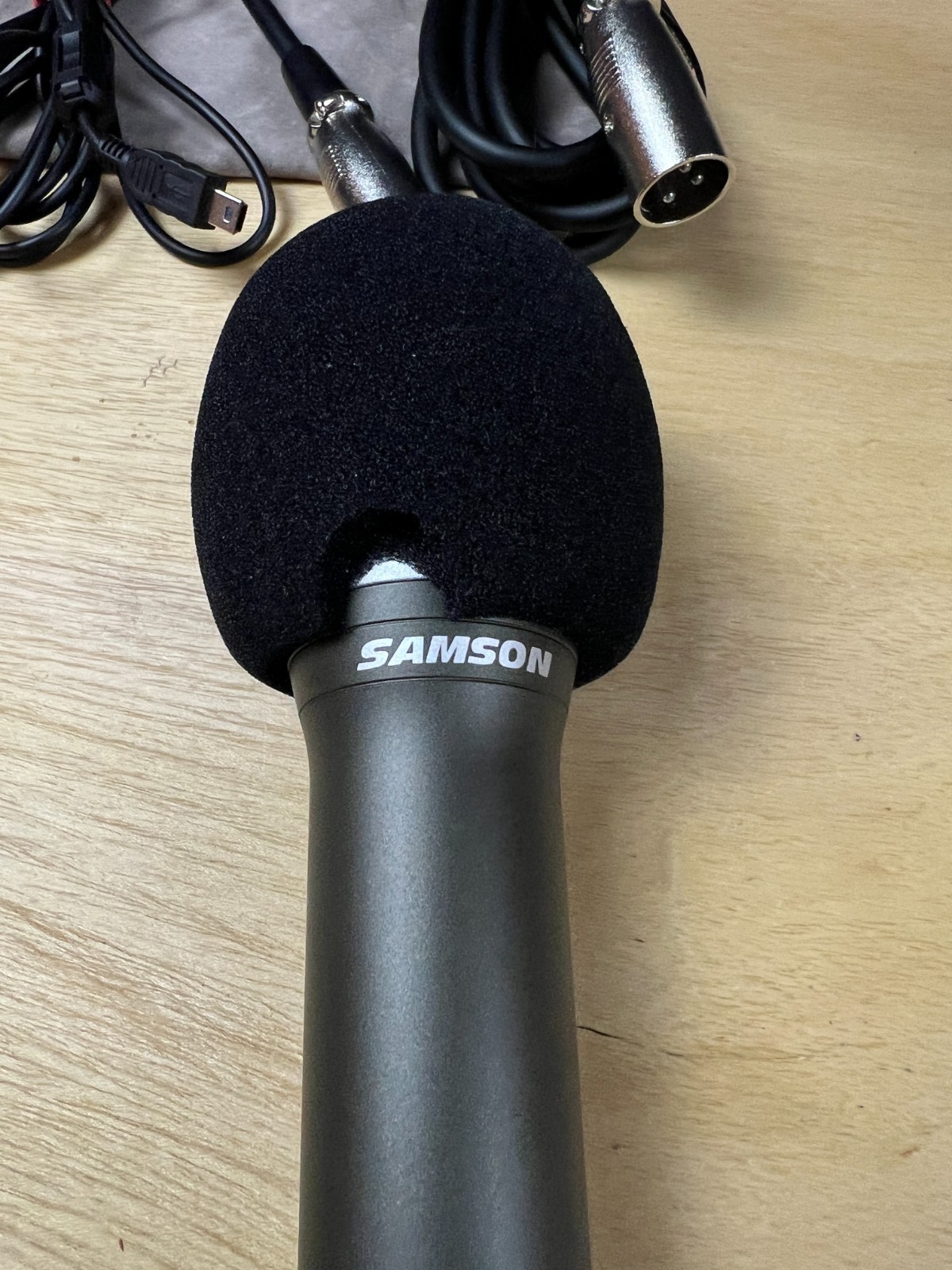 Samson Q2U Dynamic USB Microphone and Stand