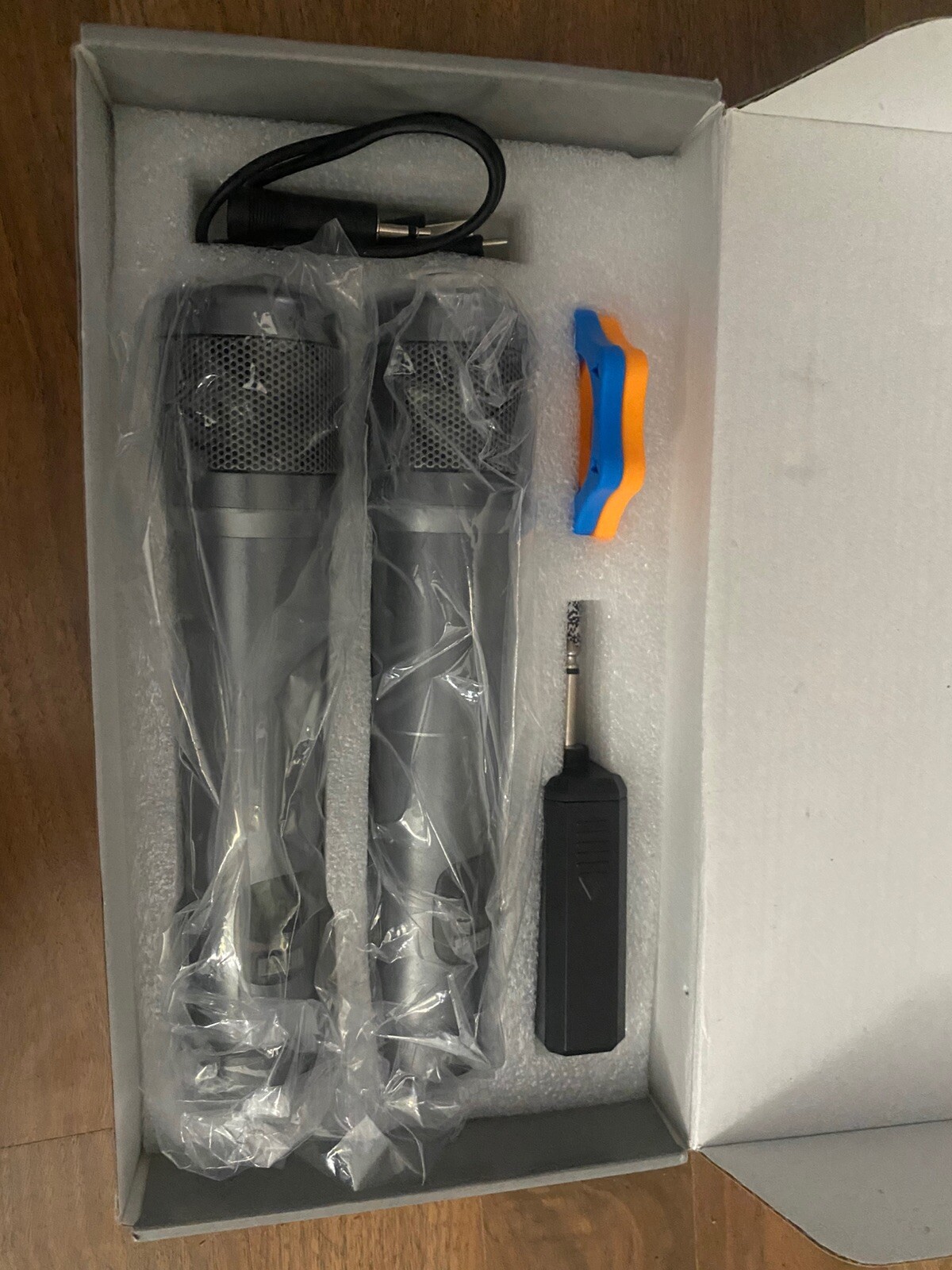 2PCS Wireless Microphone System With 2.4G Audio Reference Companding