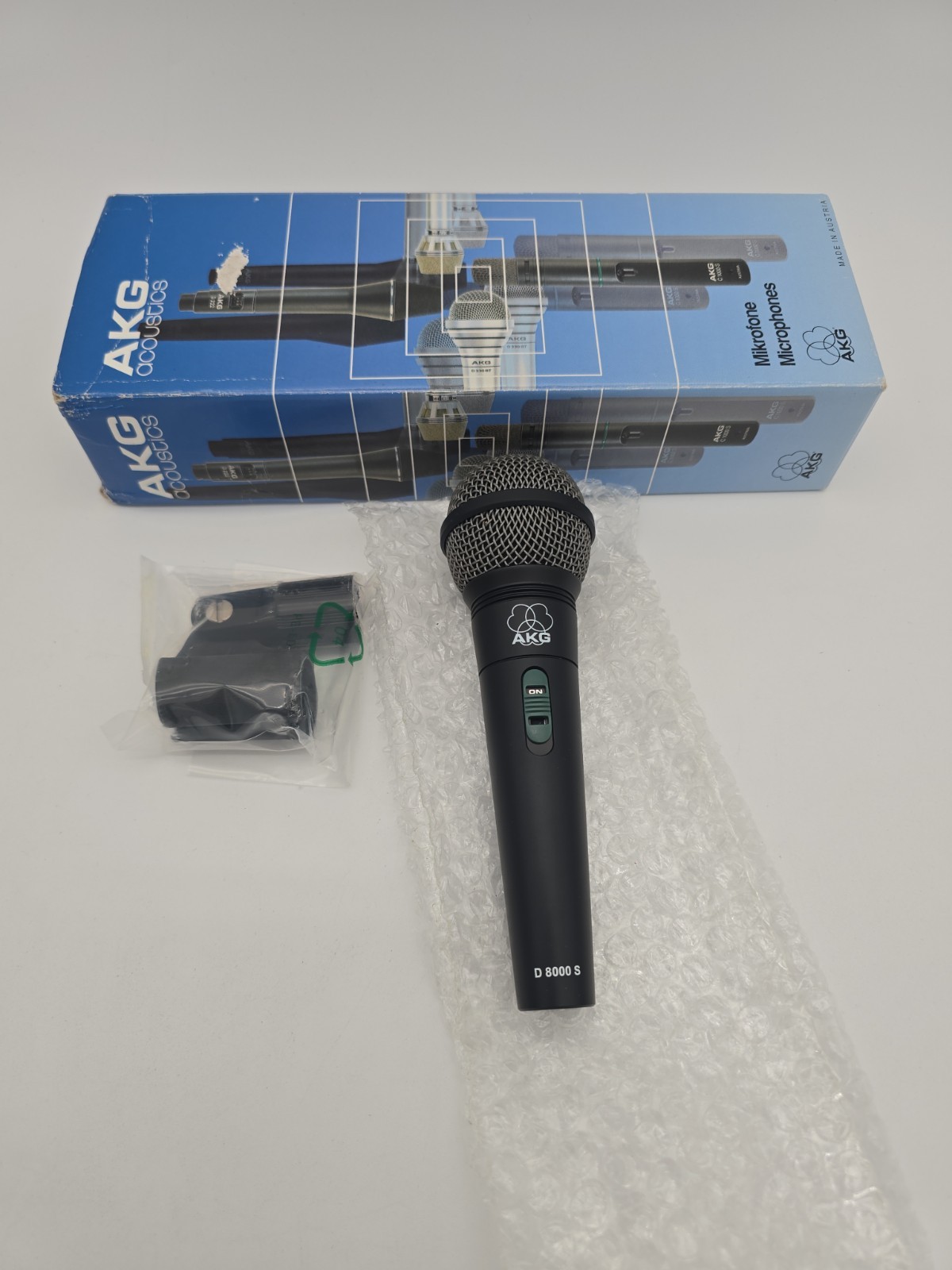 Akg D 8000 S Microphone In Box