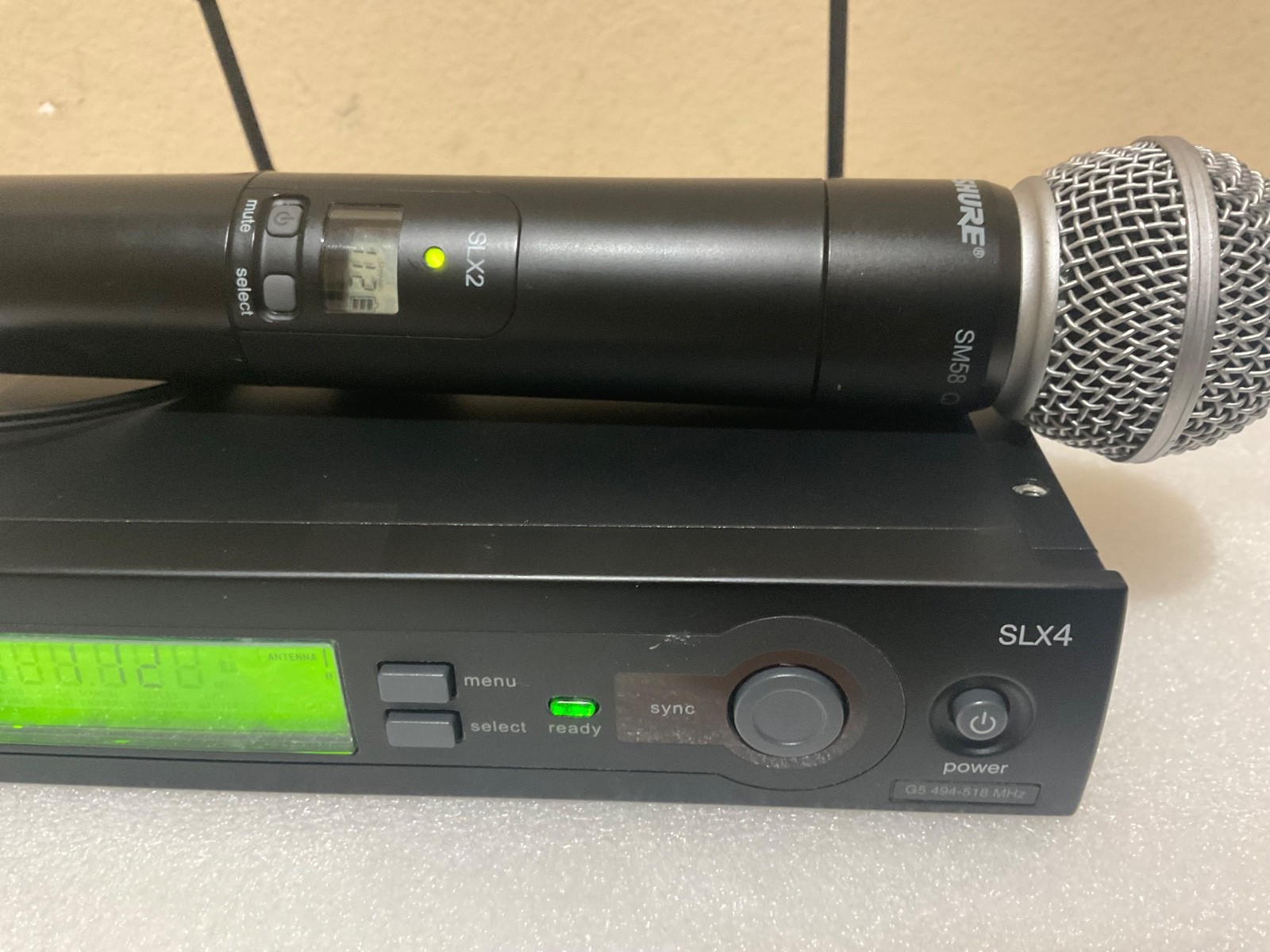 Shure SLX4 Receiver & SLX2-SM58 Wireless Mic System, G5 band, 494-518MHz .