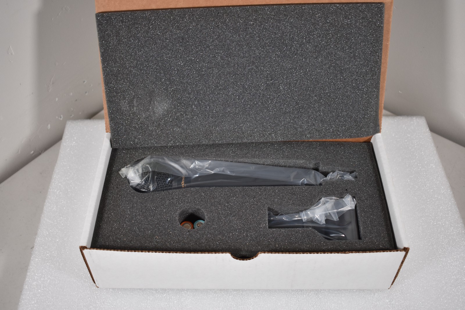 ClearOne WIRELESS Handheld Cardioid Mic (RF M586) w/OM5 COMP 910-6003-025-C