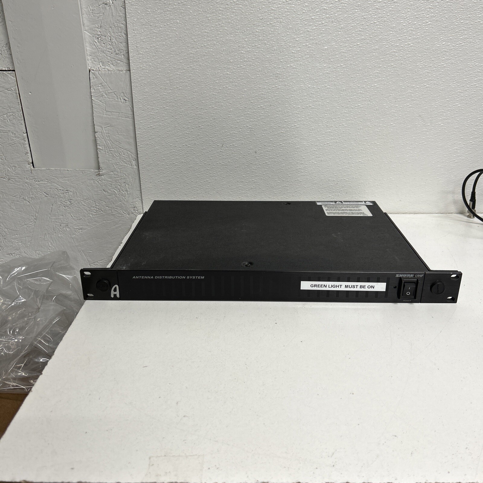 Shure UA845-UA 782-806 MHz Wideband UHF RF Antenna Power Distribution System #s1