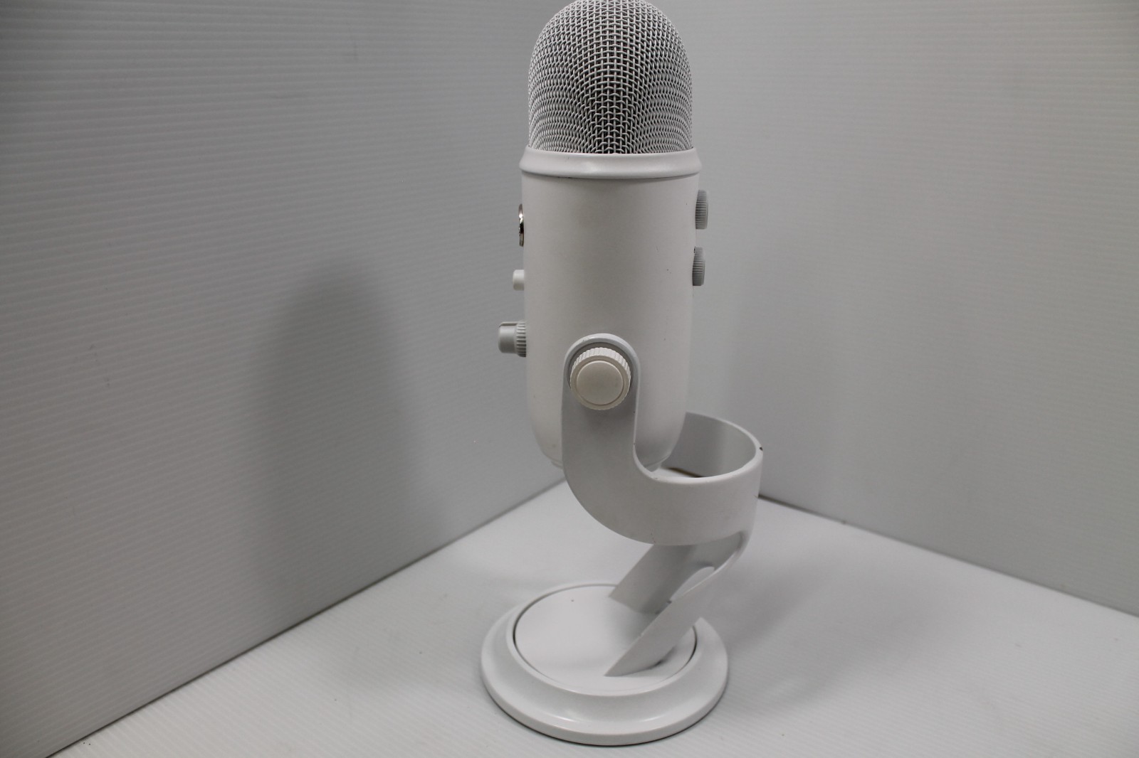 Blue Yeti USB Condenser Microphone Blackout Silver With Heavy Desktop Stand