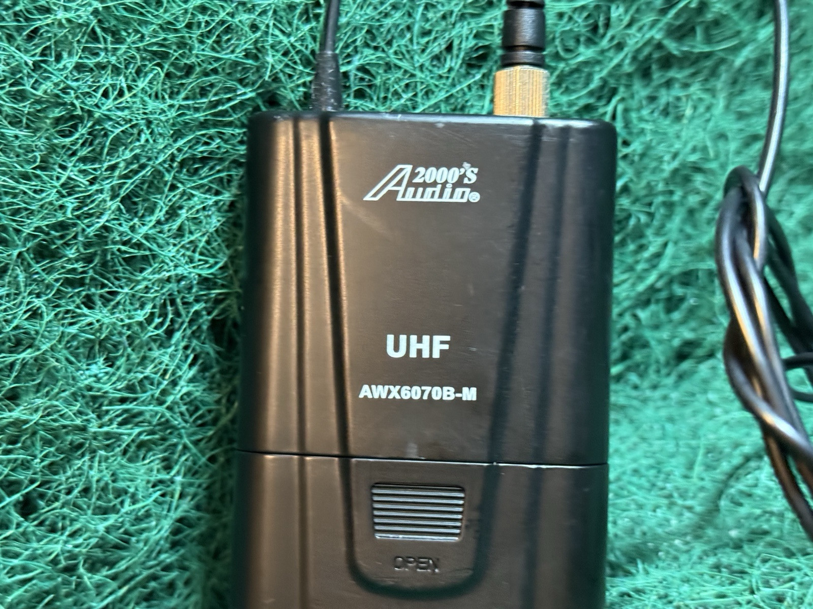 2000’s AUDIO AWX6070B-M Wireless Transmitter With Microphone