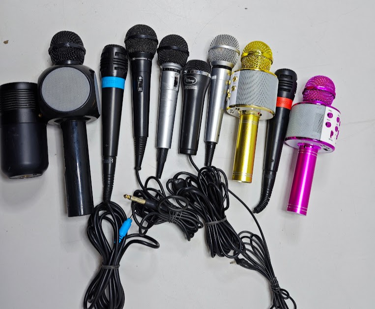Lot of 10 Microphones – Untested, Signs of Use, Various Models