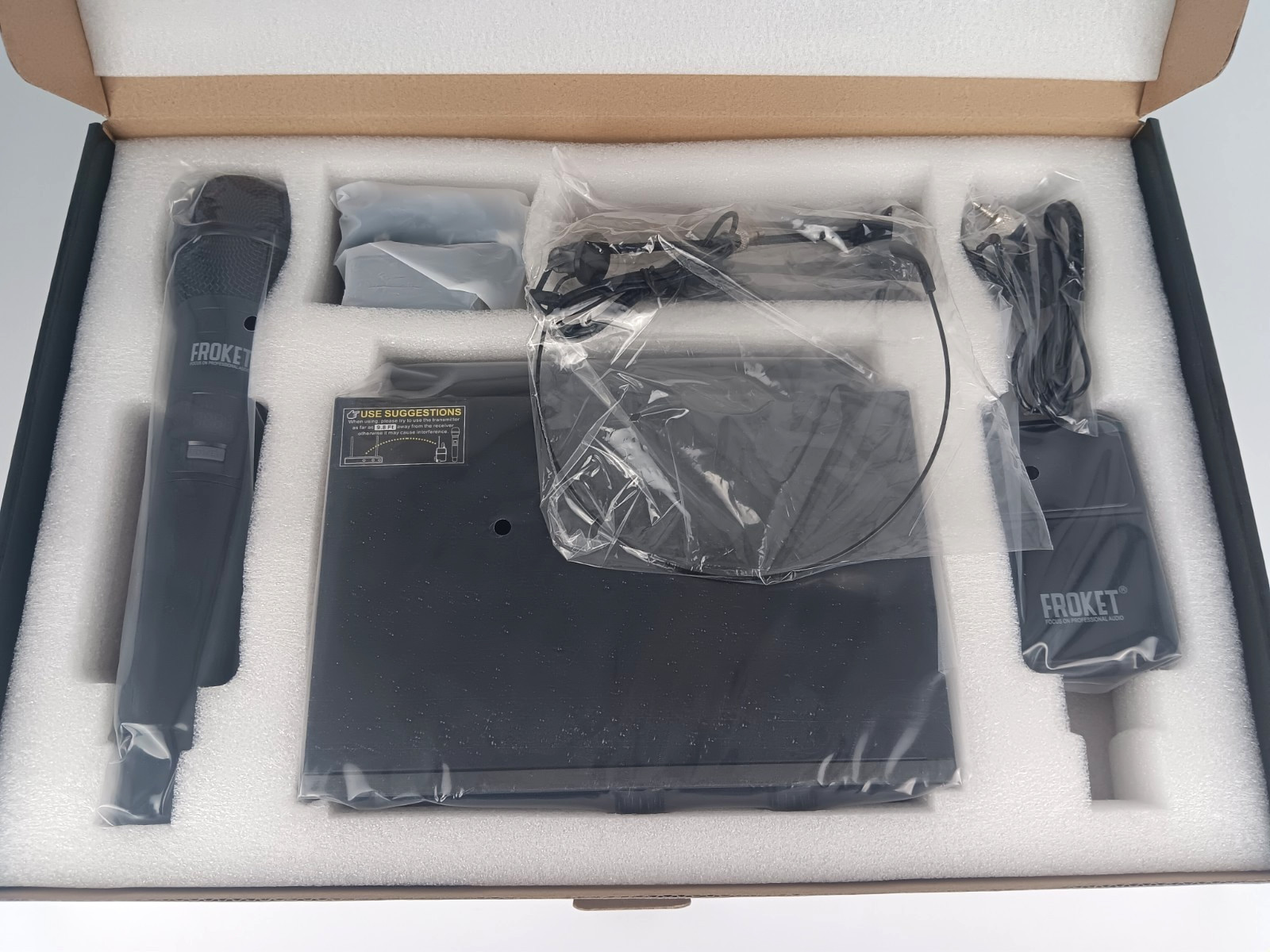 Froket FU-2002 Wireless Mic Combo Pack Receiver, Handheld Mic. Lavalier, Headset