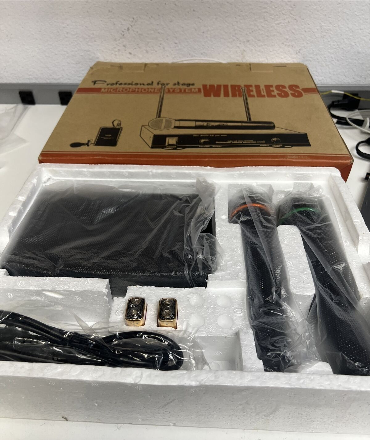 Professional Wireless Dual Microphone System WHF + CABLE
