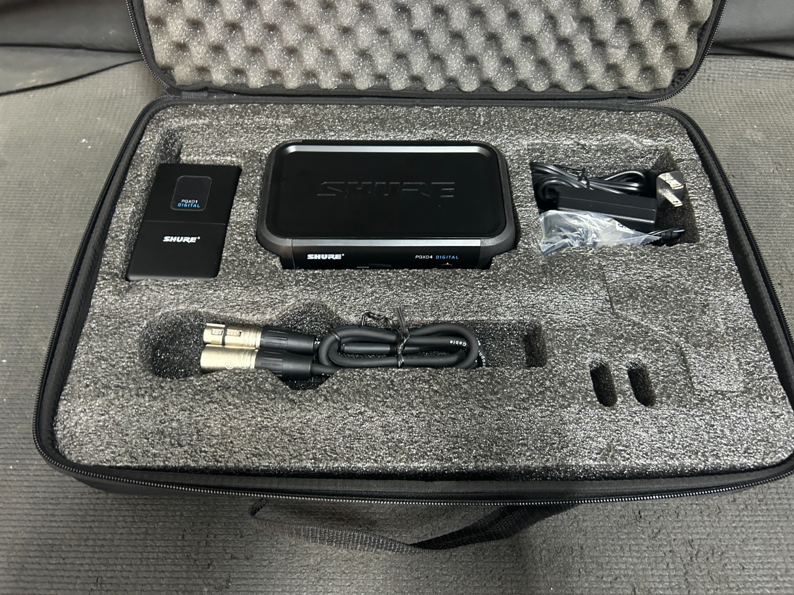 Shure PGXD4 Digital Wireless Receiver X8 Band 902-928 MHz with PGXD1 Transmitter