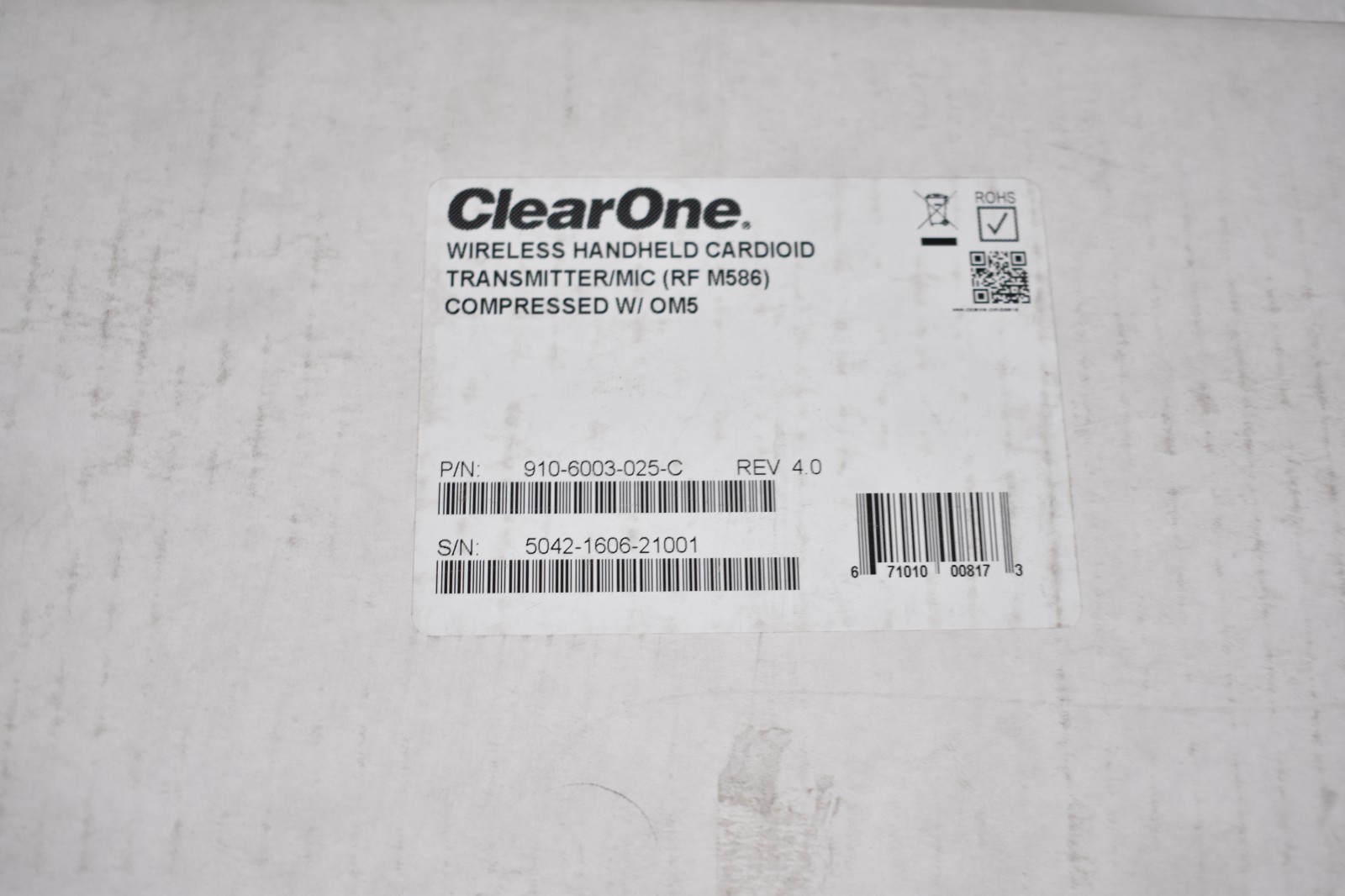 ClearOne WIRELESS Handheld Cardioid Mic (RF M586) w/OM5 COMP 910-6003-025-C