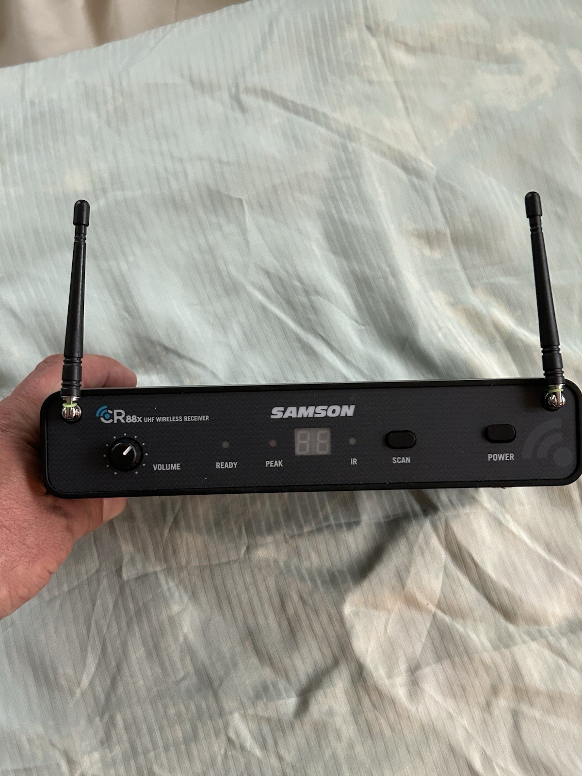 Samson CR88x UHF Wireless Receiver XLR 3 Pin 1/4″ Back-Lit LCD Scan IR