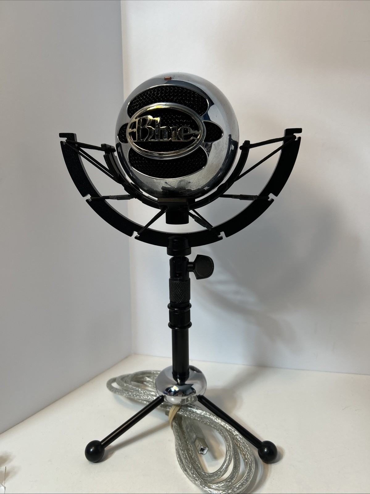 Blue Microphone Snowball USB Mic W/ Tripod Stand & Charging Cord