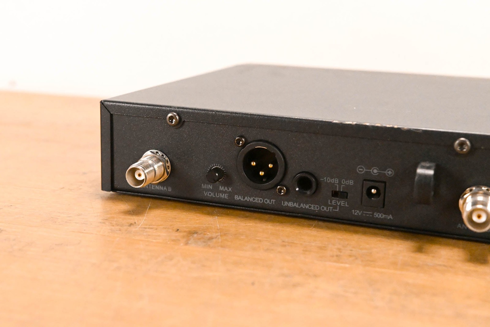 Electro-Voice (EV) R-300 Receiver w/ BP-300 Bodypack – Band C (NO PSU) CG010X0