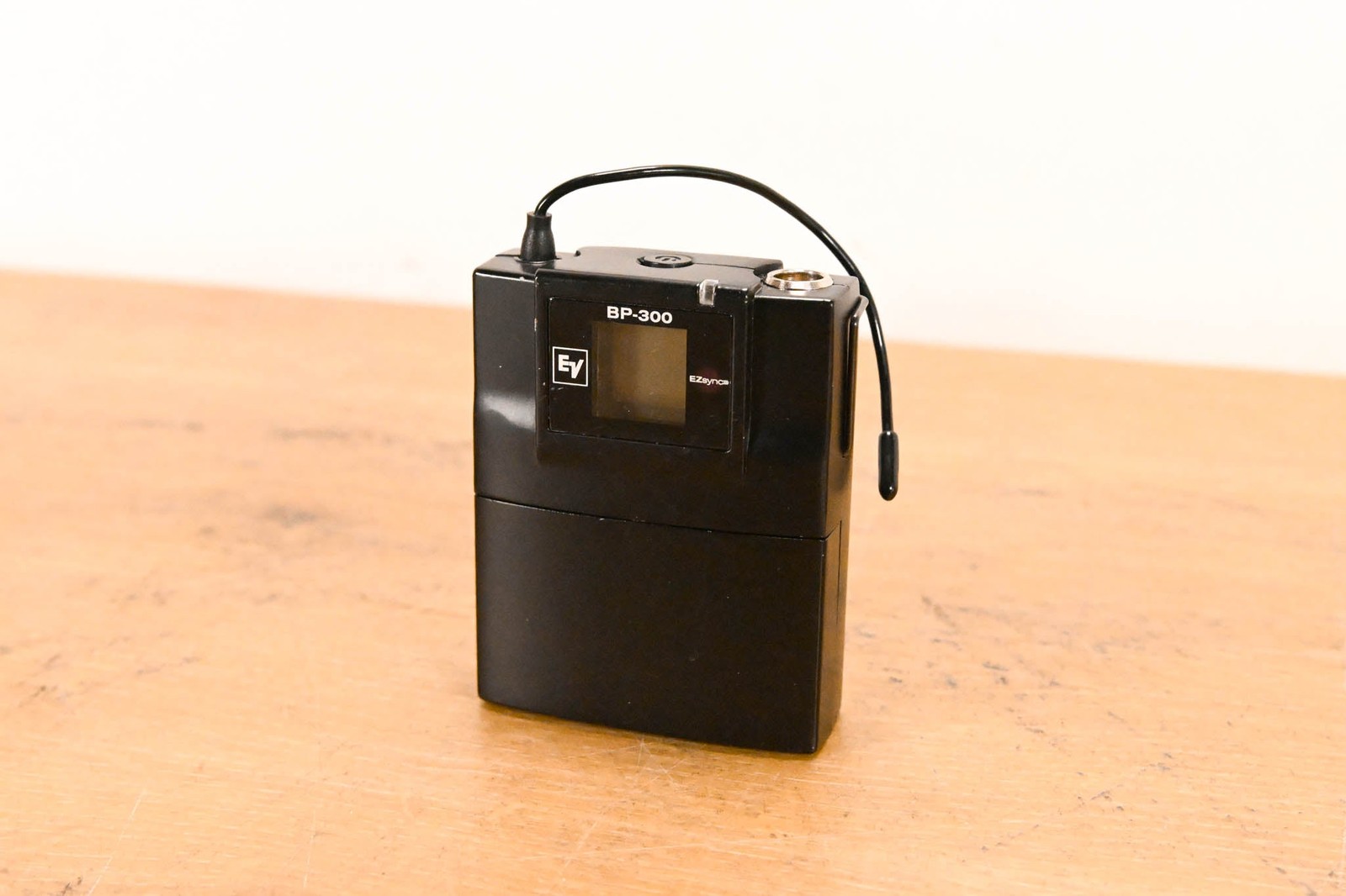 Electro-Voice (EV) R-300 Receiver w/ BP-300 Bodypack – Band C (NO PSU) CG010X0