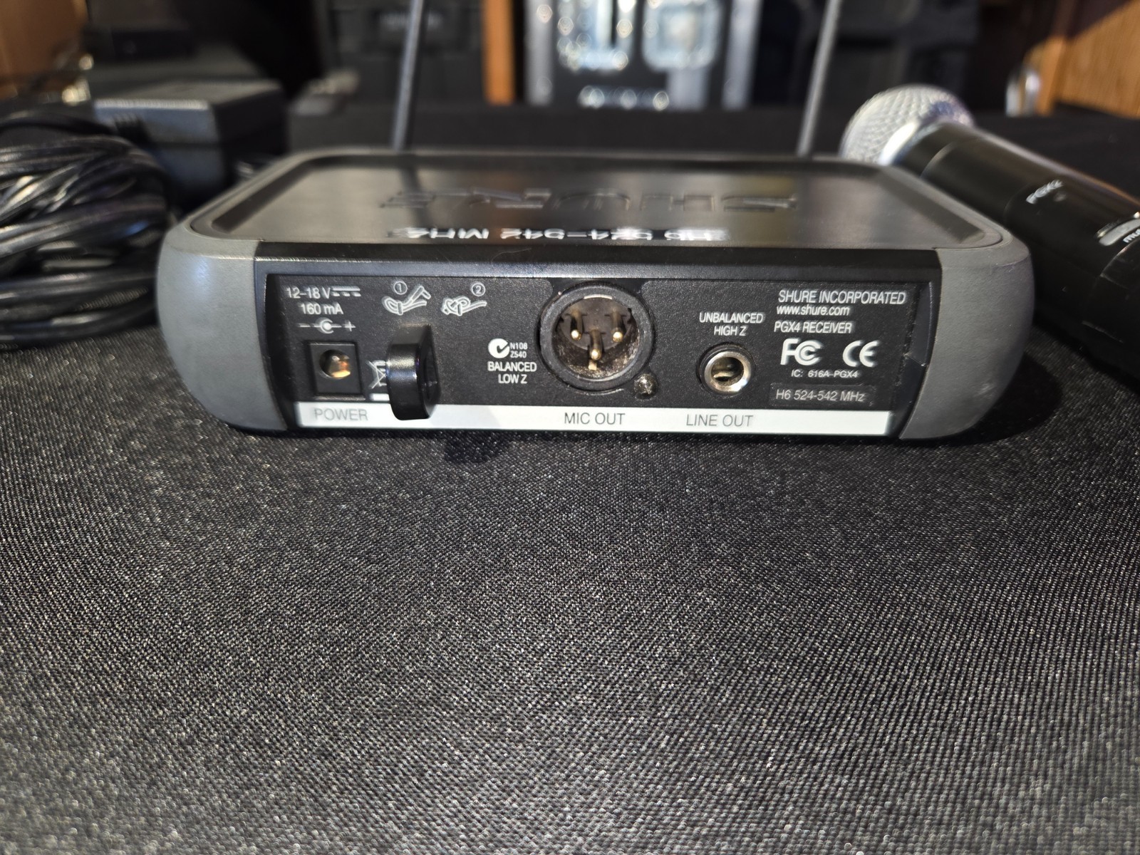 Shure Wireless PGX Microphone w/Receiver & Case PGX4 SURE SM58 524-542 Mgz