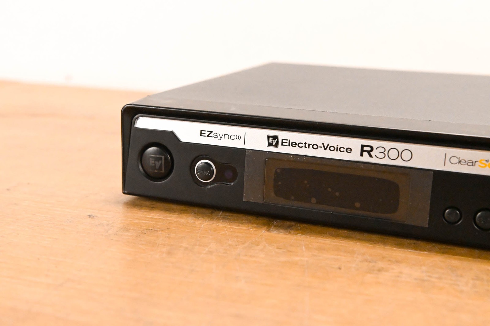 Electro-Voice (EV) R-300 Receiver w/ BP-300 Bodypack – Band C (NO PSU) CG010X0