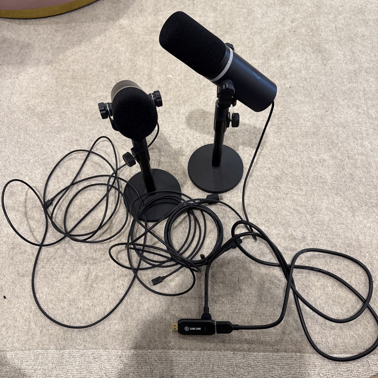 TWO BEACN USB Mic + ELGATO CAM LINK + STANDS – NEVER USED! Amazing CONDITION!