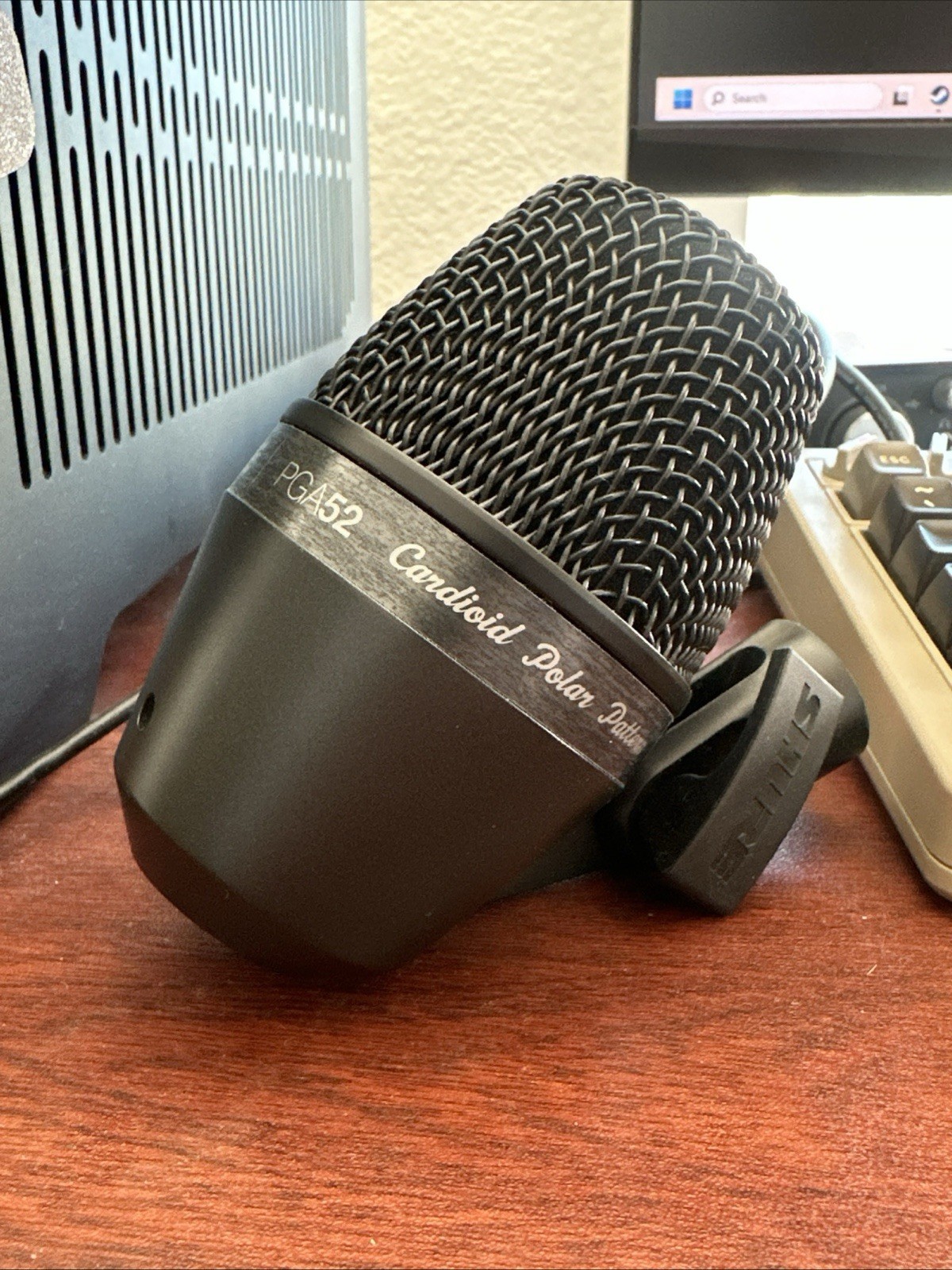 Shure PGA52 Cardioid Dynamic polar Pattern Microphone