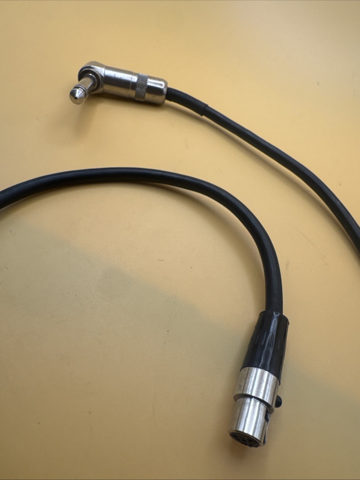 Shure WA304 Instrument Cable TA4F to Right Angle 1/4" Lot013