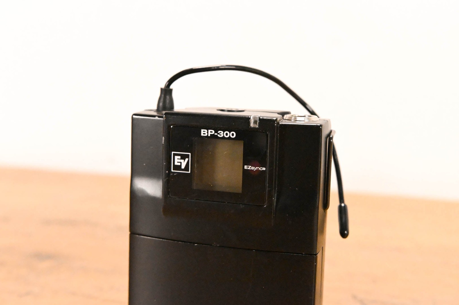 Electro-Voice (EV) R-300 Receiver w/ BP-300 Bodypack – Band C (NO PSU) CG010X0