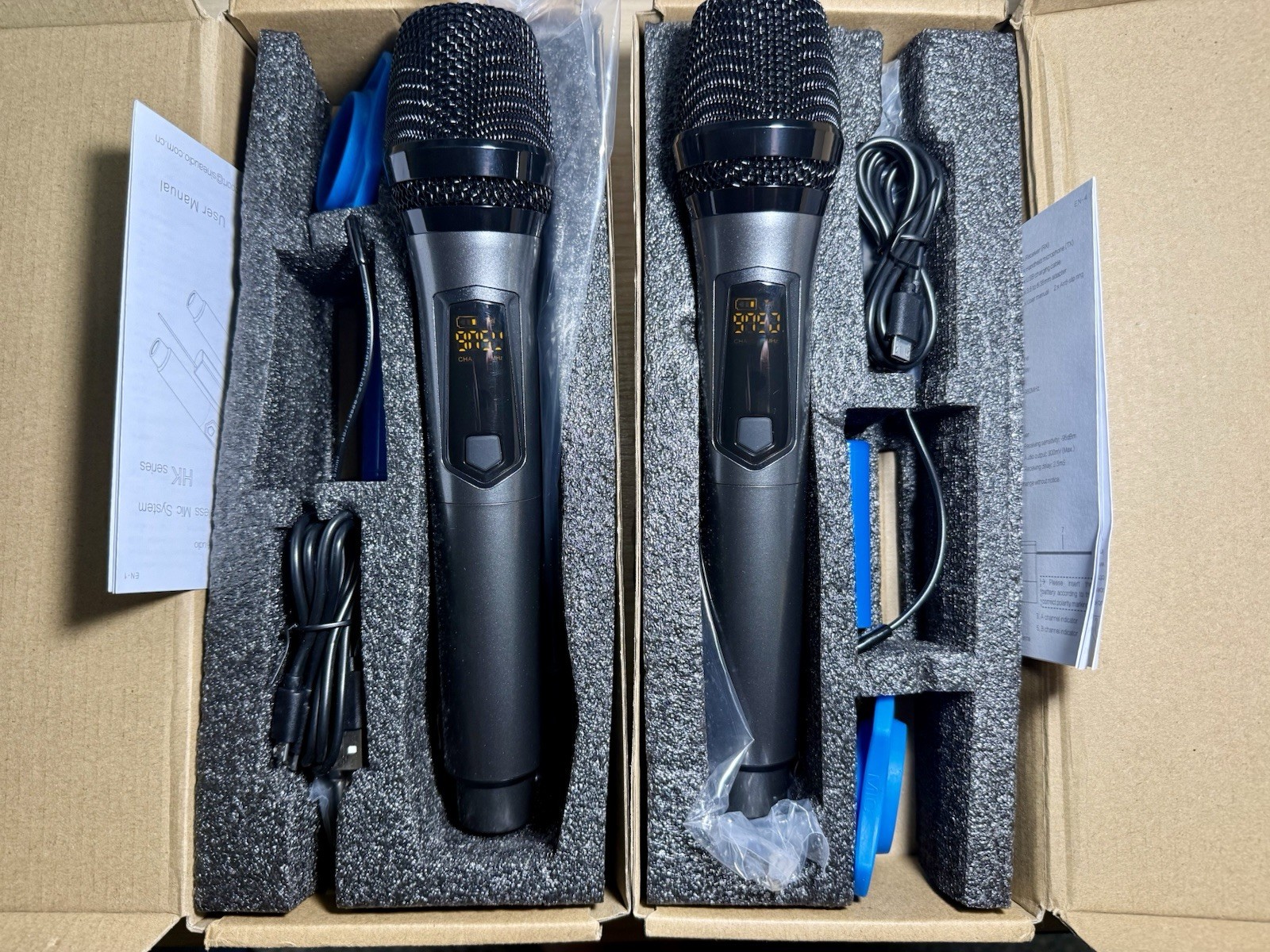 LOT of 2 SaiYin Rechargeable Wireless Dynamic Microphone HK10 Series Good Condit