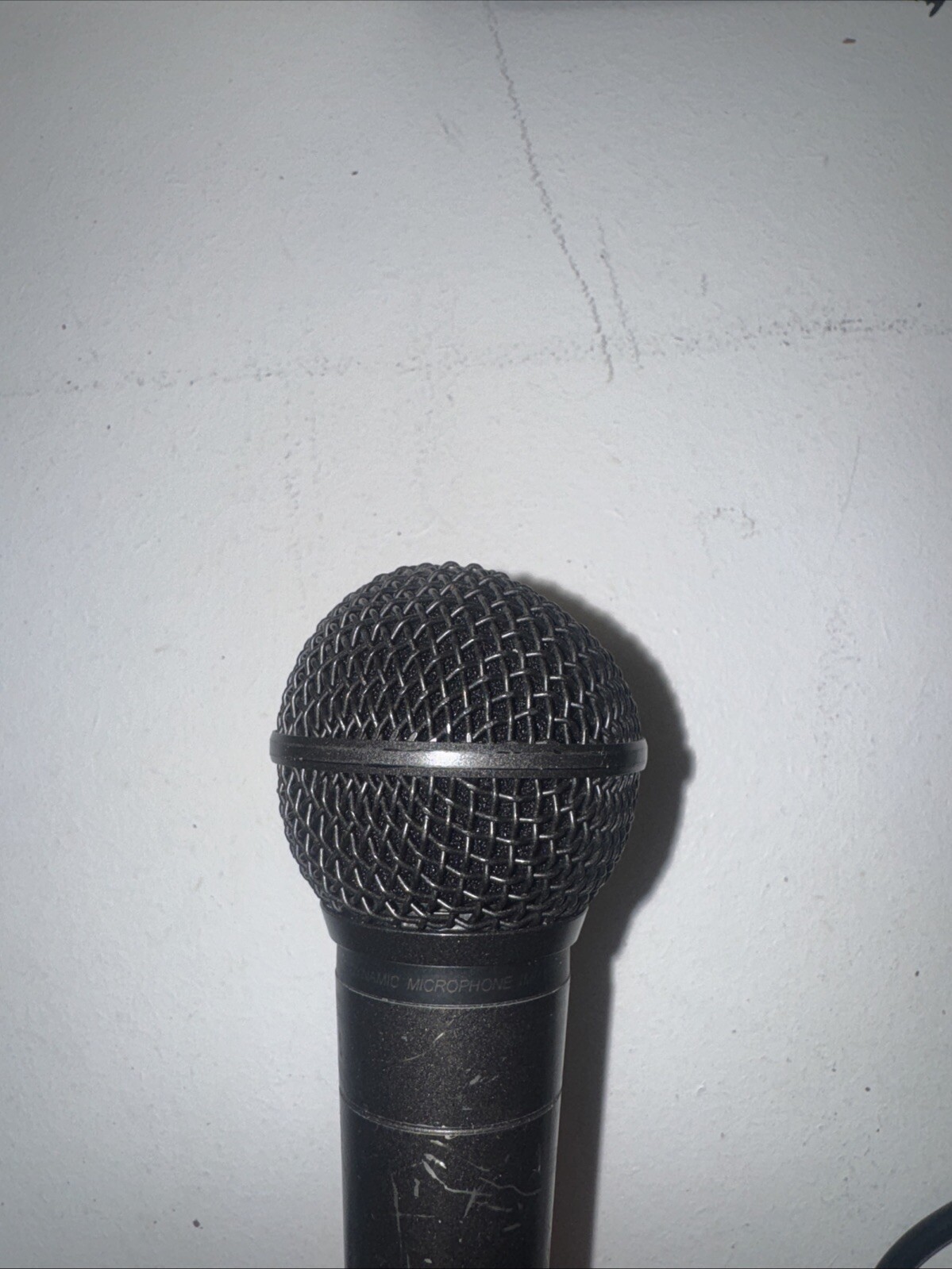 Radioshack 33-3004 Handheld Unidirectional Dynamic Microphone w/ Case Untested