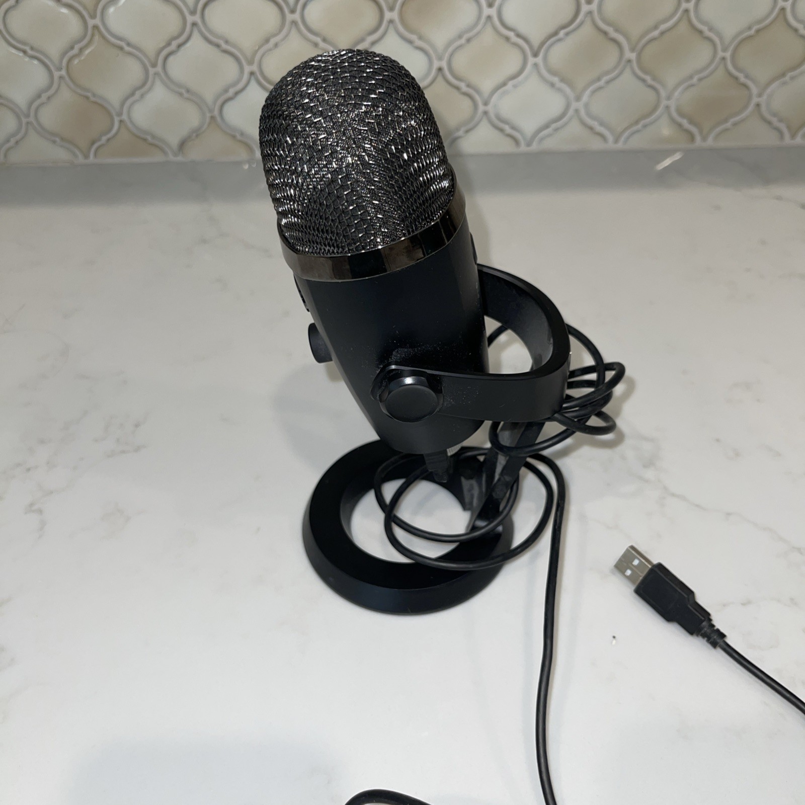 Blue Yeti Professional Multi-Pattern USB Condenser Microphone – Blackout