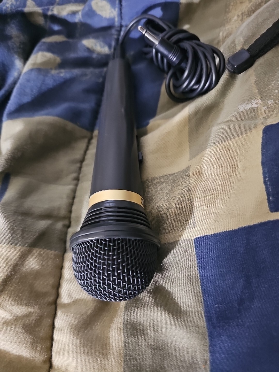JVC MV-19 Vocal Dynamic Microphone Uni-Directional Pop Noise Filter Really Nice