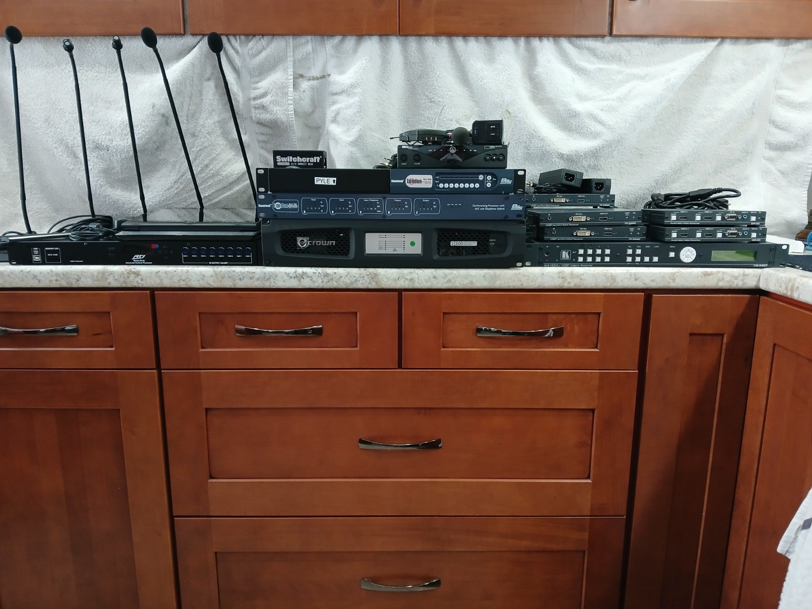 Crown Amp DCi2x300MX – AKG-SR470 – Kramer – RTI – Sound Web