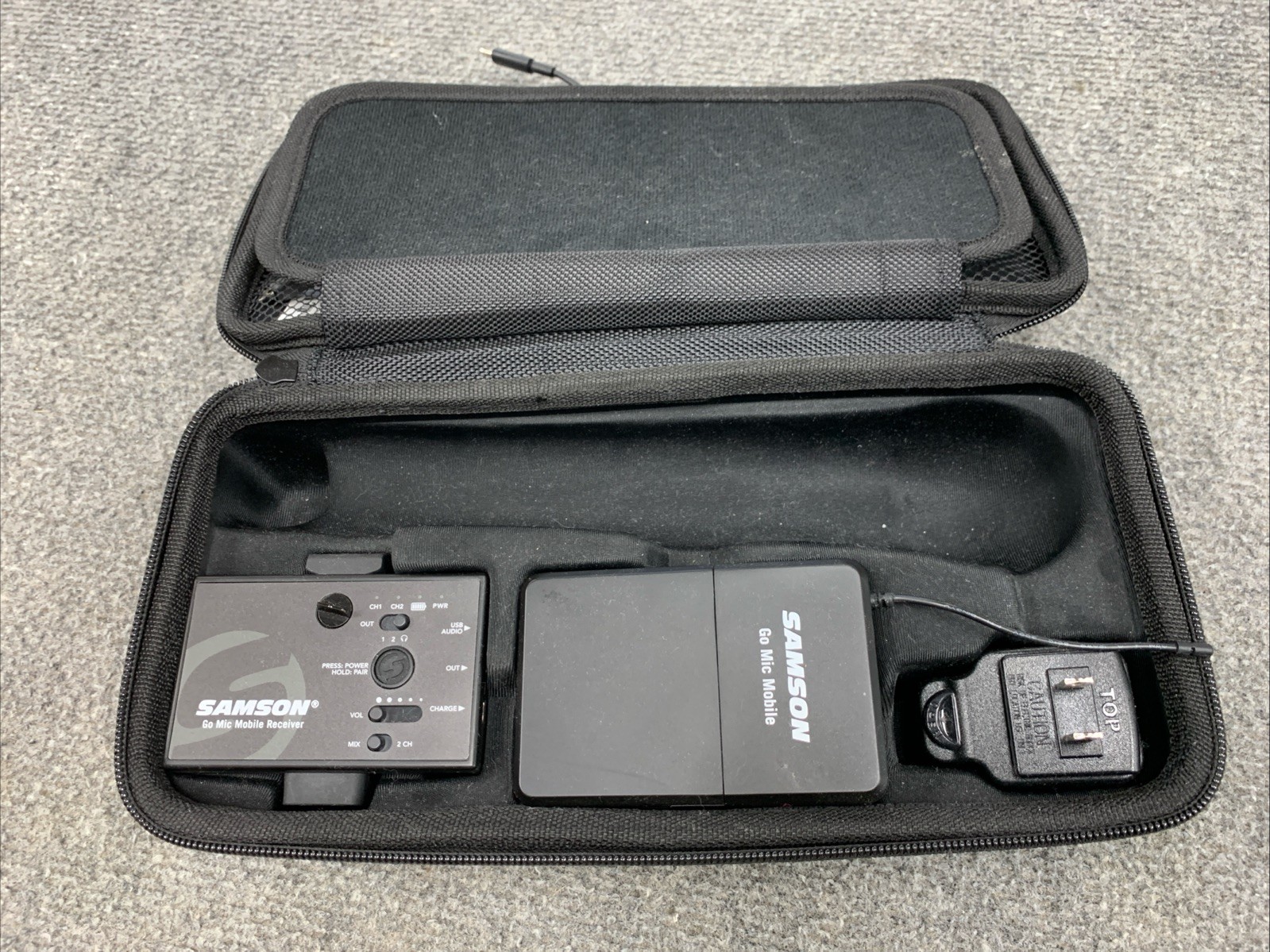 Samson Go Mic Mobile Wireless Microphone System Black with Case