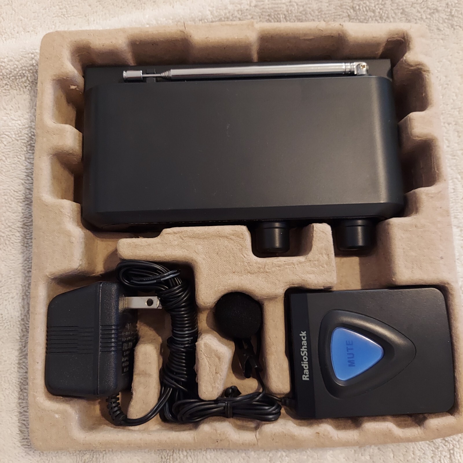 RadioShack 170MHz VHF Single-Channel Wireless Lapel Microphone System 3201257