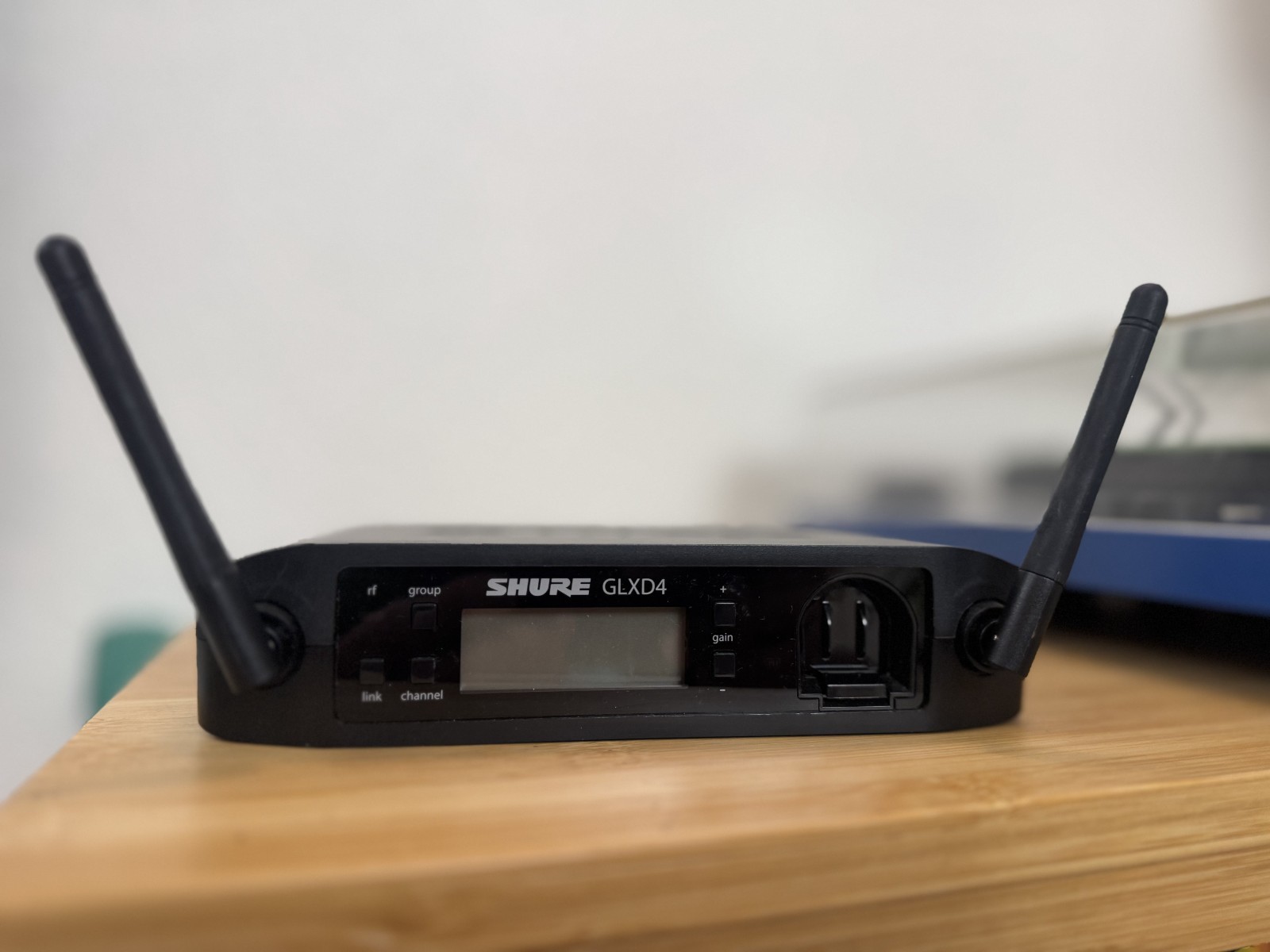 Shure GLXD4 GLXD14 Wireless Lavalier, extra bodypack, microphone, batteries