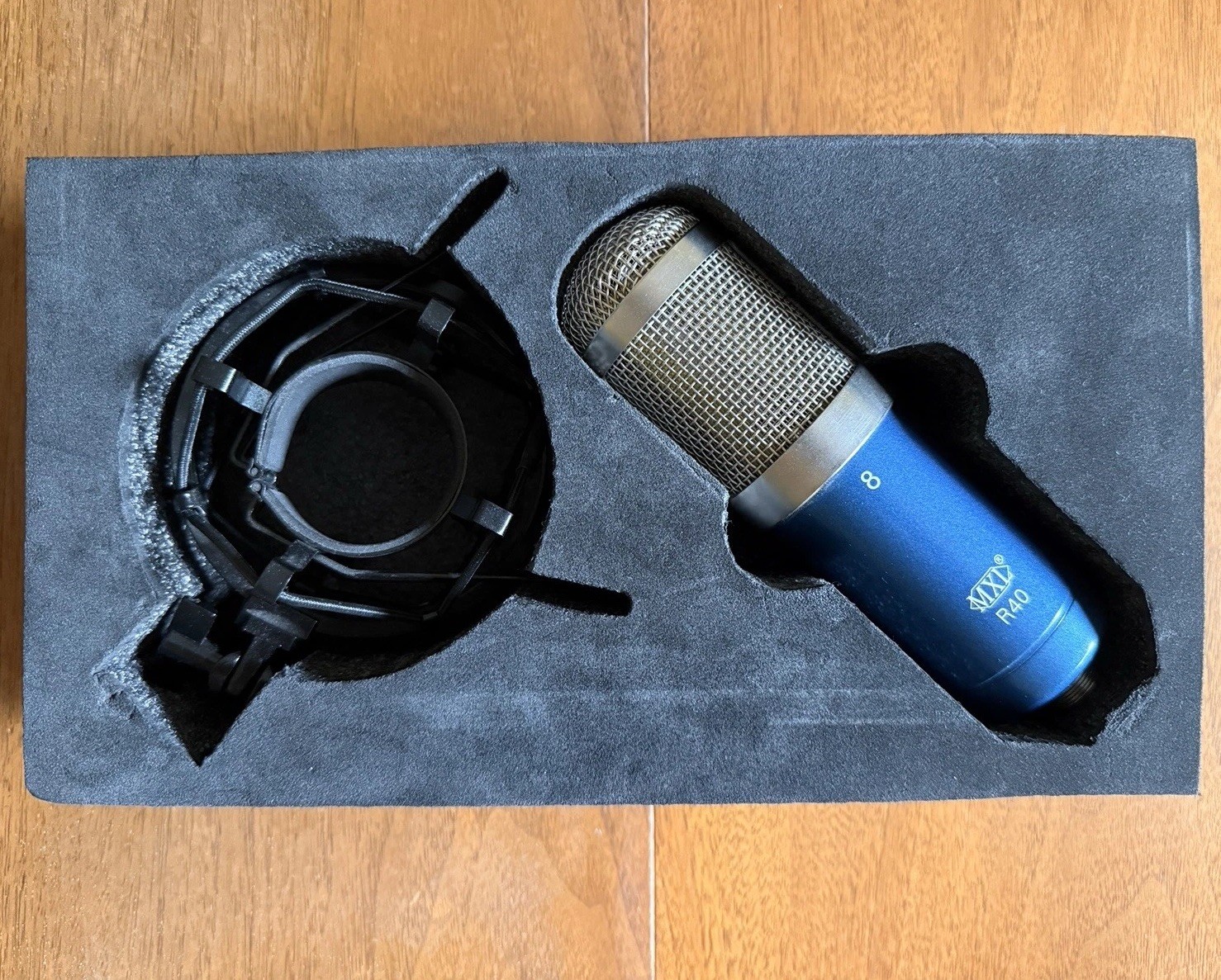 MXL R40 Ribbon Microphone with Figure 8 Polar Pattern