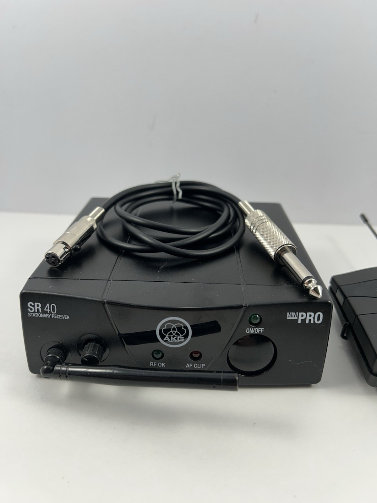 AKG SR40 Mini Pro Wireless Receiver PT40 Wireless Transmitter