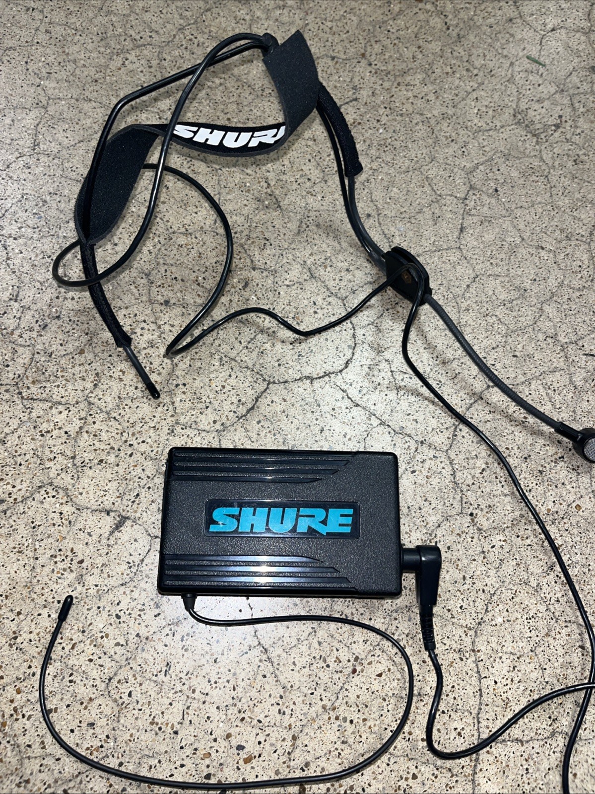 Shure T1G Guitarist Transmitter Unit w/ Power Supply CF Frequency (182.200 MHz)