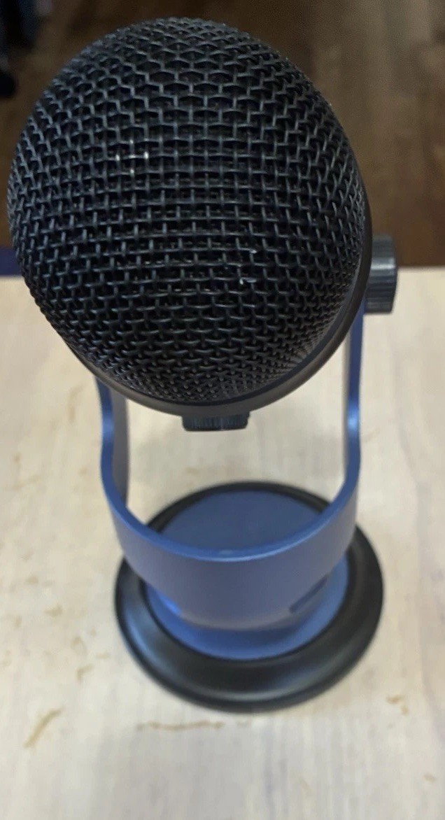 Blue Microphones Yeti Multi-pattern USB Condenser Mic Midnight Blue No Cords.