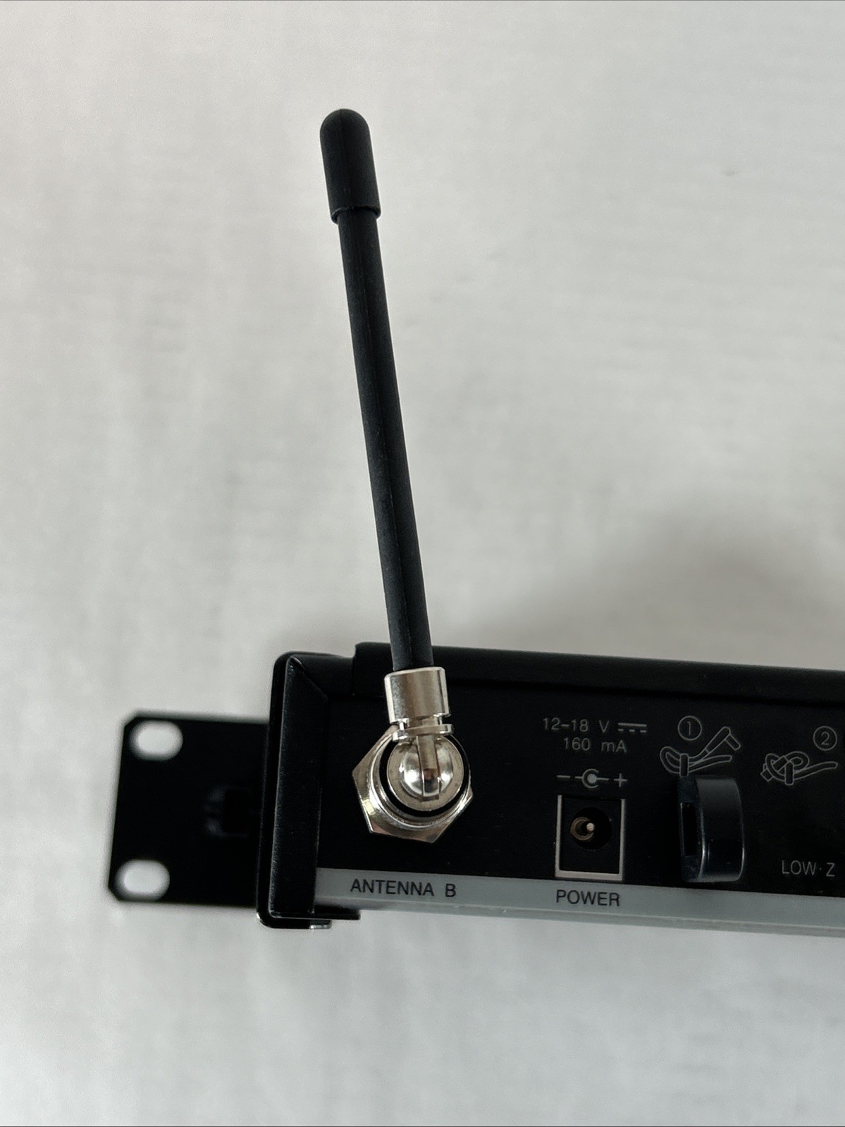 Shure SLX4-G5 494-518MHz Wireless Microphone Receiver (RECIEVER ONLY) Tested