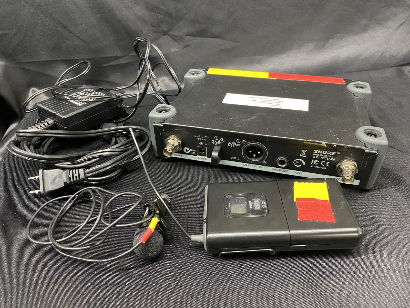 Shure SLX4 Wireless Combo Mic System with Handheld Microphone and Lavalier