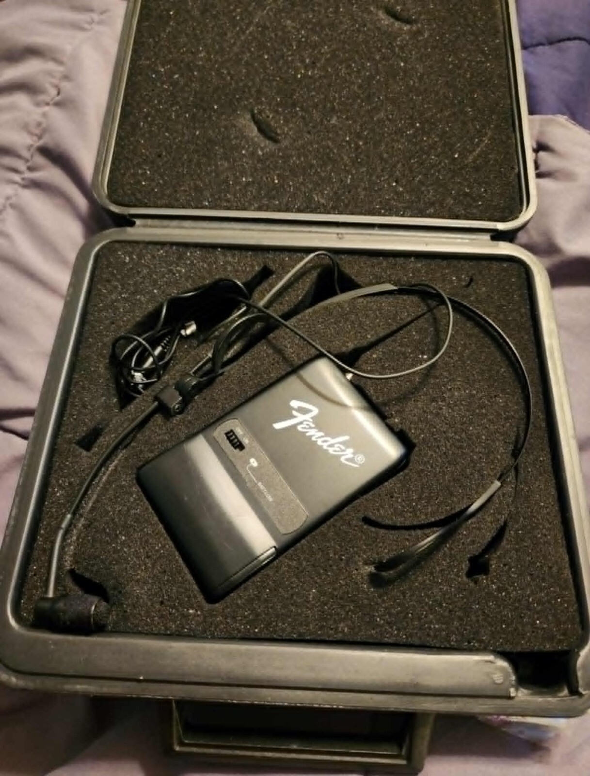 FENDER MT-103 PASSPORT VHF BELT PACK TRANSMITTER Microphone Headset