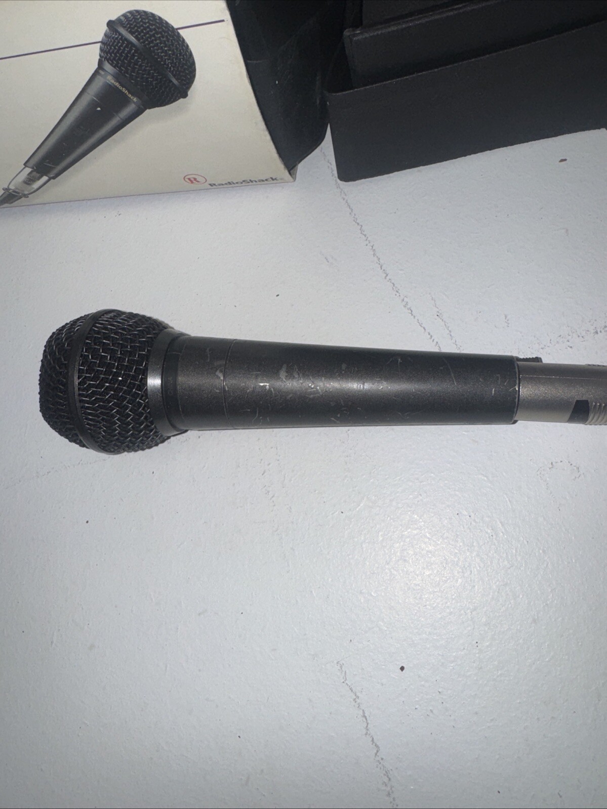Radioshack 33-3004 Handheld Unidirectional Dynamic Microphone w/ Case Untested