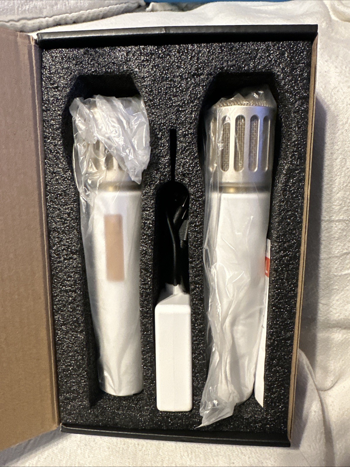 ECHOMUSSY Plug And Play Wireless Microphones – White New In Box