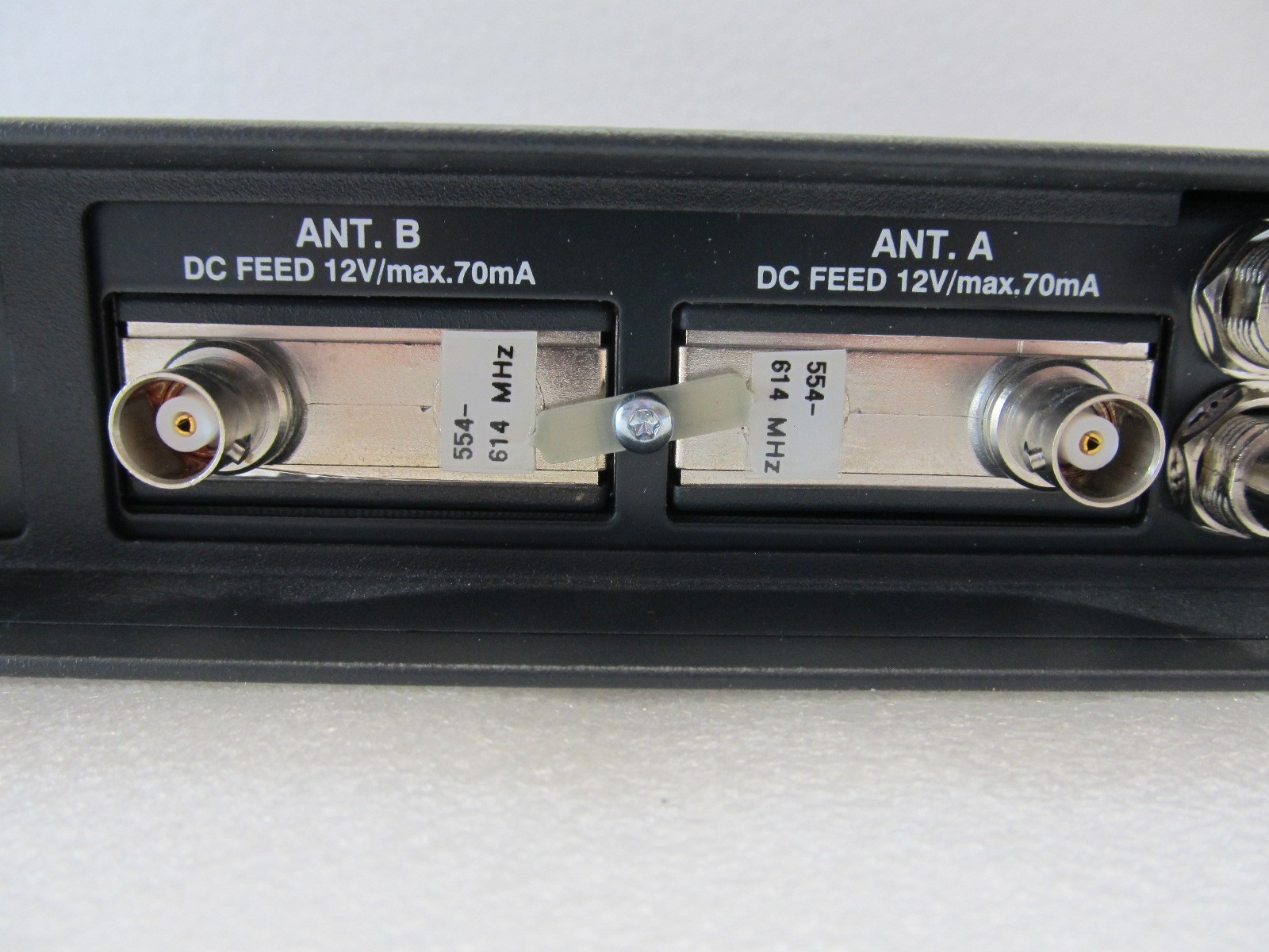Sennheiser ASA 3000 Antenna Splitter 2×1:8 554-614MHz