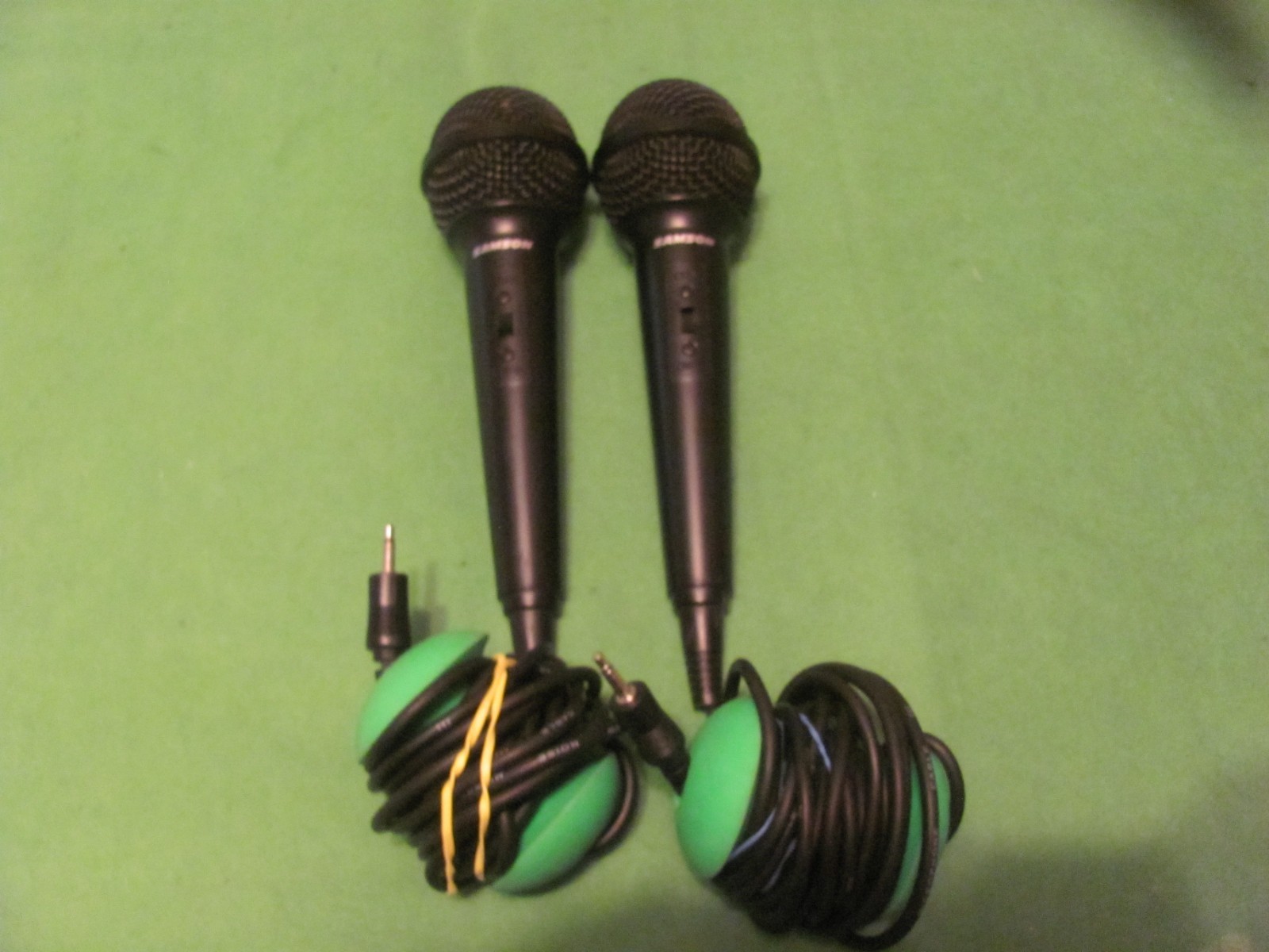 Pair of SAMSON M1 Microphones