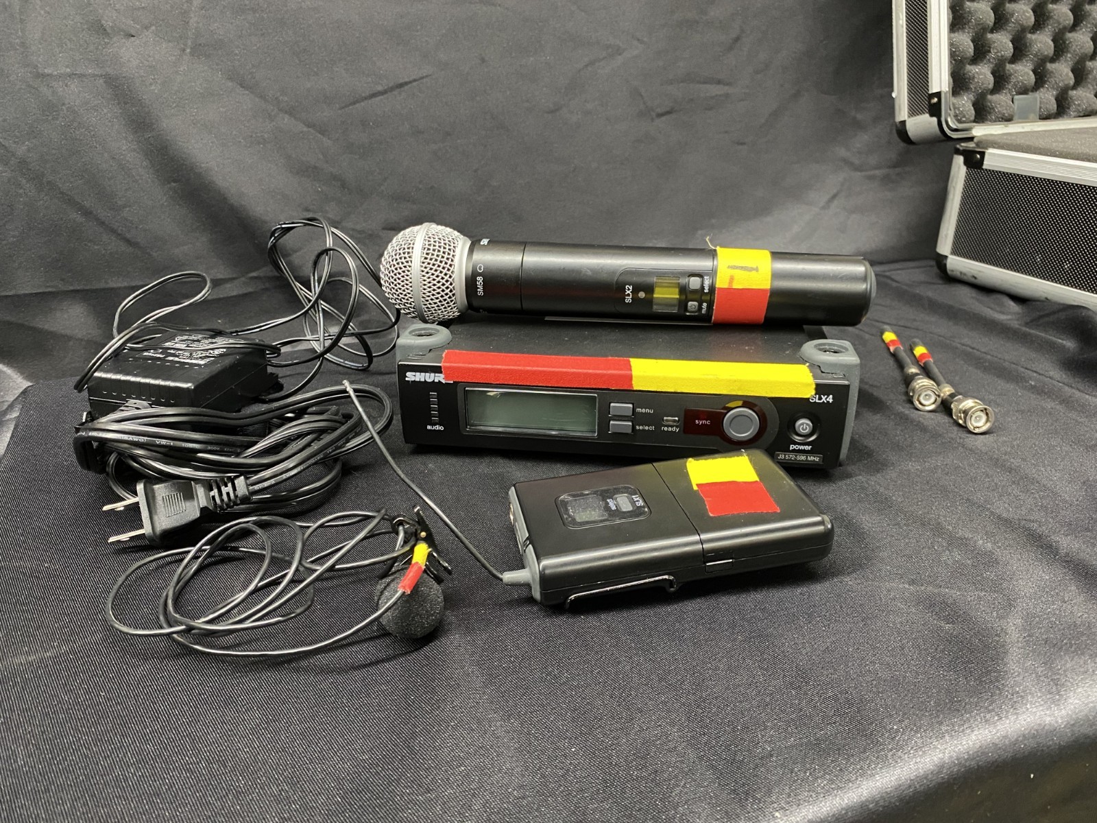 Shure SLX4 Wireless Combo Mic System with Handheld Microphone and Lavalier