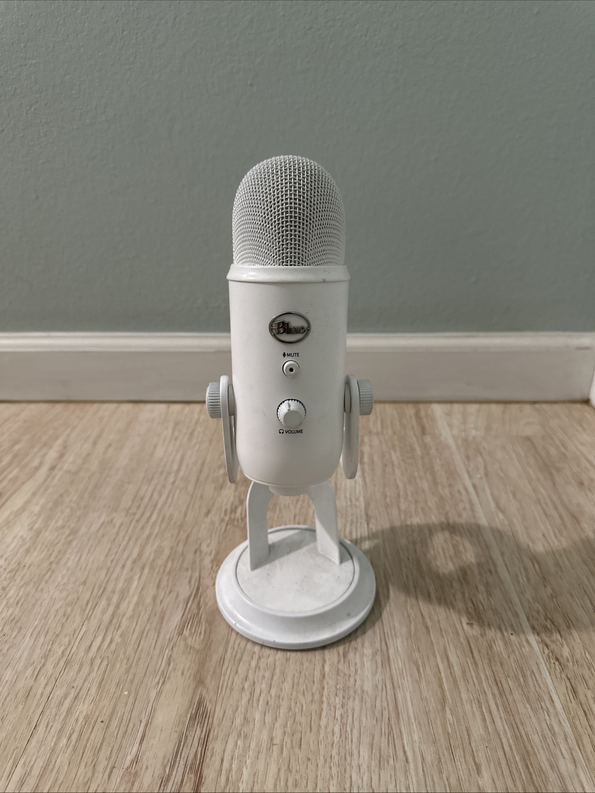 Blue Microphones Yeti USB Microphone – Whiteout
