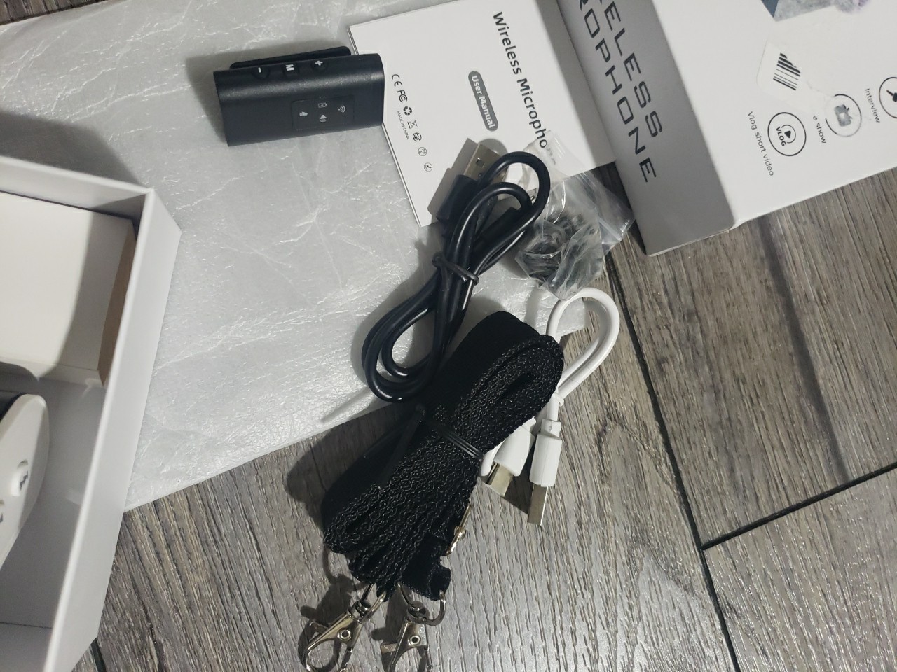 Voice Amplifier Wireless Microphone with Magnetic Lavalier, LED Display Screen..