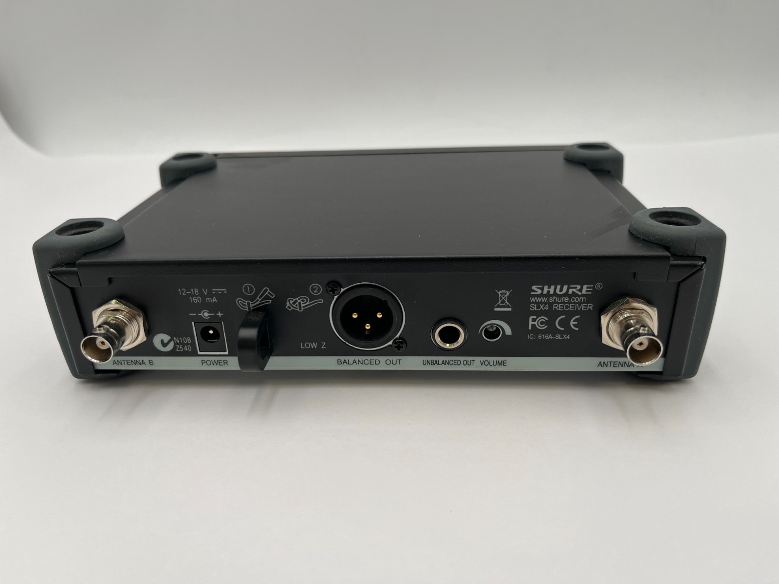 SHURE SLX4 J3 WIRELESS RECEIVER – 572 – 596MHz LOT OF 2 UNITS