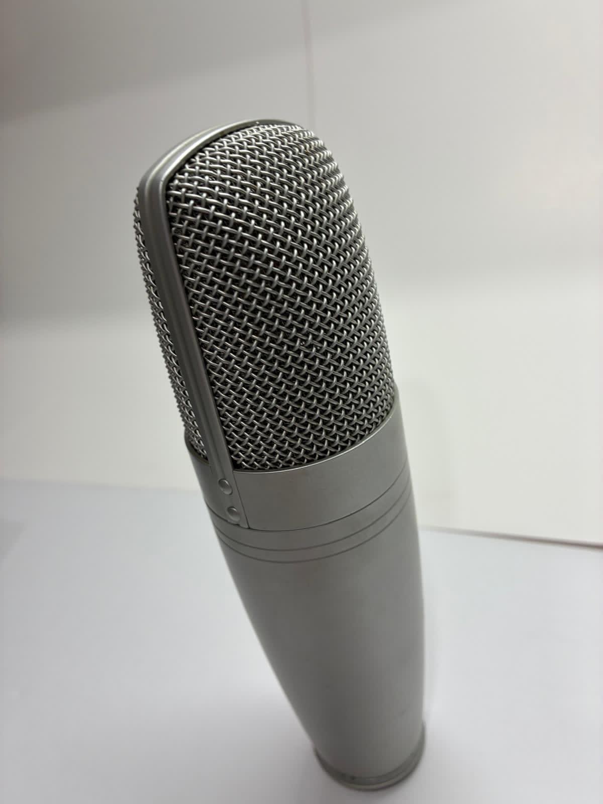 Superlux CM-H8A Studio Condensor Microphone with audio technica case